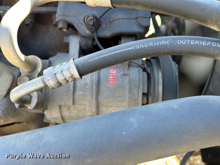 image for item NJ9494 1999 Isuzu NPR flatbed truck