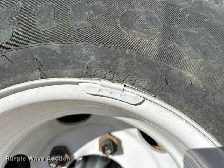 image for item NJ9494 1999 Isuzu NPR flatbed truck