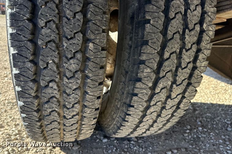 image for item NJ9494 1999 Isuzu NPR flatbed truck