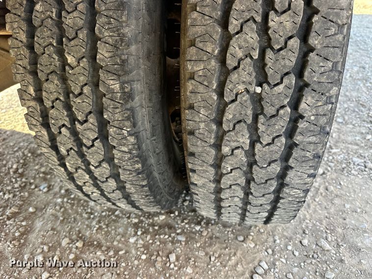 image for item NJ9494 1999 Isuzu NPR flatbed truck