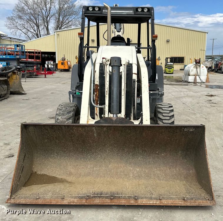image for item NT9051 2015 Terex TLB840R backhoe