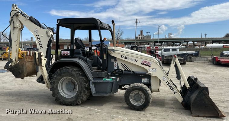 image for item NT9051 2015 Terex TLB840R backhoe