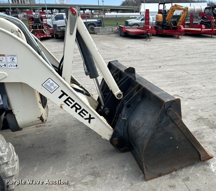 image for item NT9051 2015 Terex TLB840R backhoe