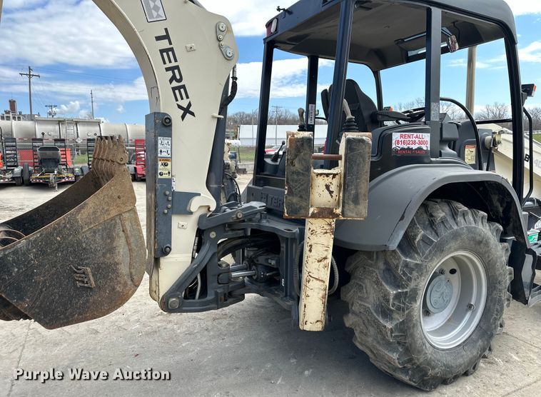 image for item NT9051 2015 Terex TLB840R backhoe