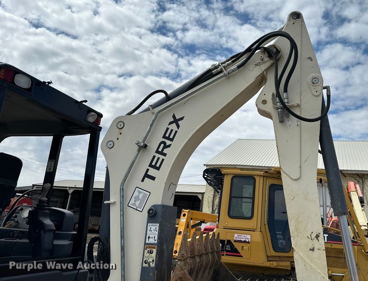 image for item NT9051 2015 Terex TLB840R backhoe