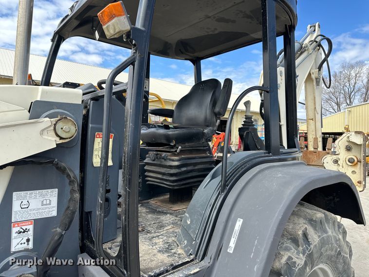 image for item NT9051 2015 Terex TLB840R backhoe