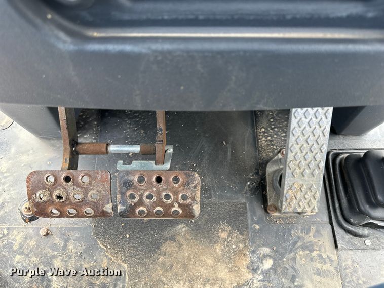 image for item NT9051 2015 Terex TLB840R backhoe