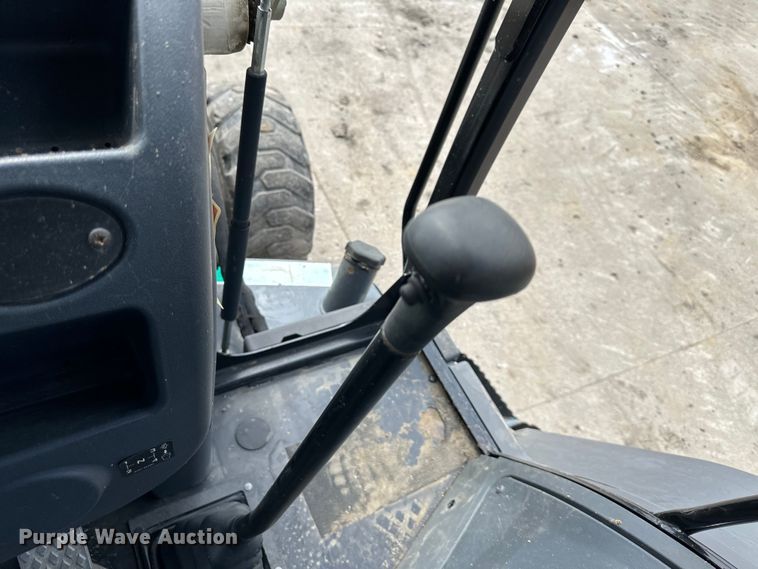 image for item NT9051 2015 Terex TLB840R backhoe