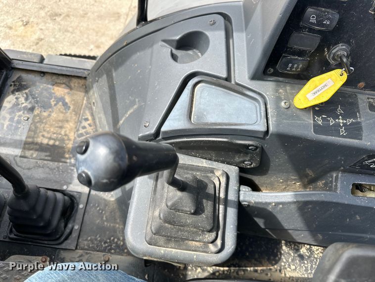 image for item NT9051 2015 Terex TLB840R backhoe