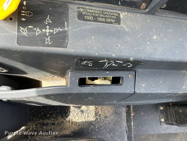 image for item NT9051 2015 Terex TLB840R backhoe