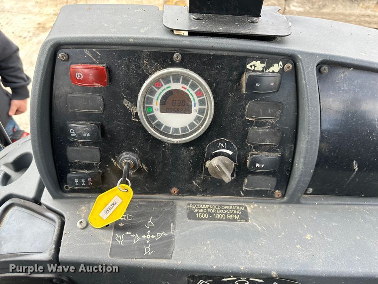 image for item NT9051 2015 Terex TLB840R backhoe