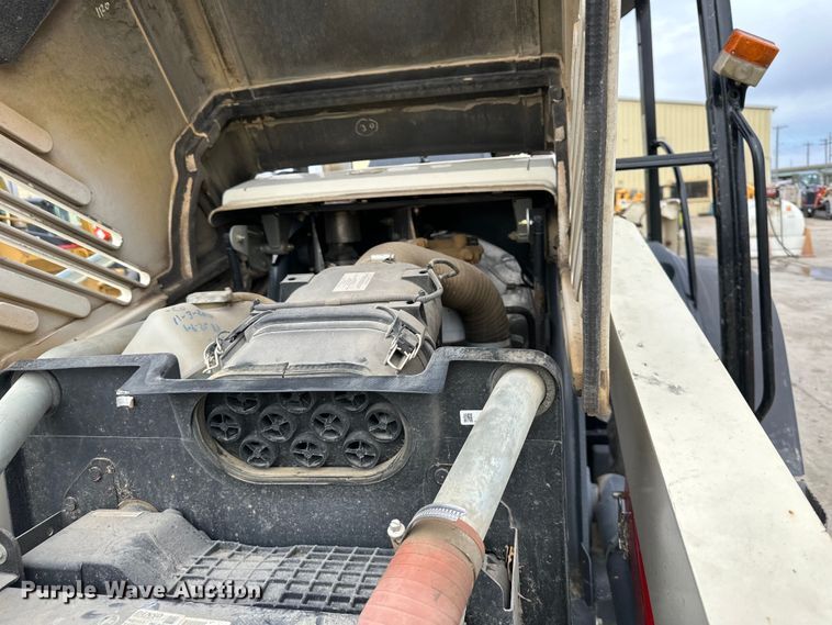 image for item NT9051 2015 Terex TLB840R backhoe