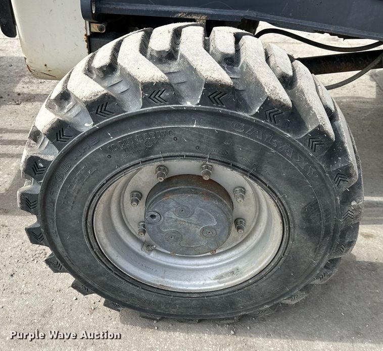 image for item NT9051 2015 Terex TLB840R backhoe