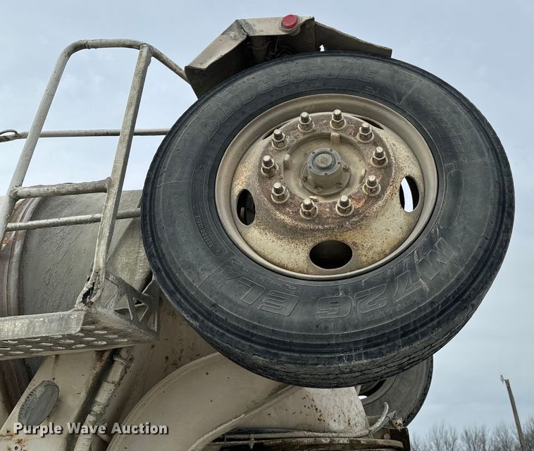 image for item OD9970 1999 Mack RD690S ready mix truck