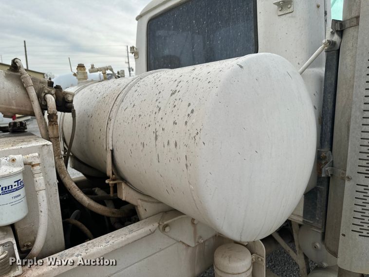 image for item OD9970 1999 Mack RD690S ready mix truck