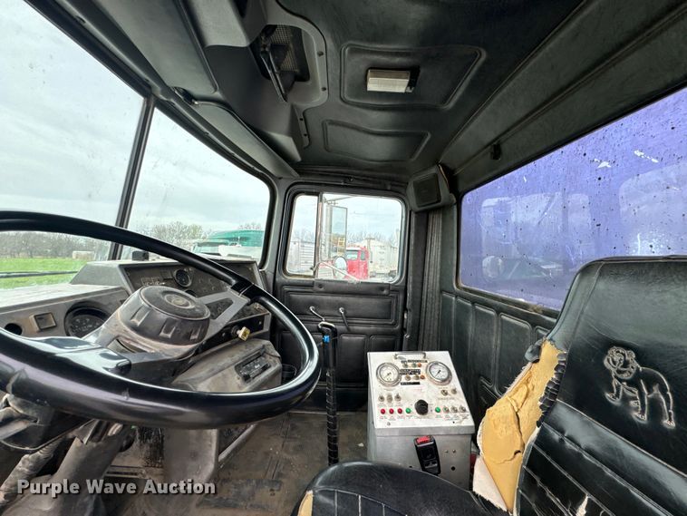 image for item OD9970 1999 Mack RD690S ready mix truck