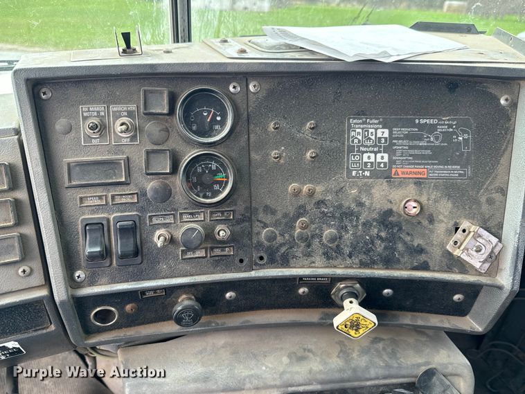 image for item OD9970 1999 Mack RD690S ready mix truck