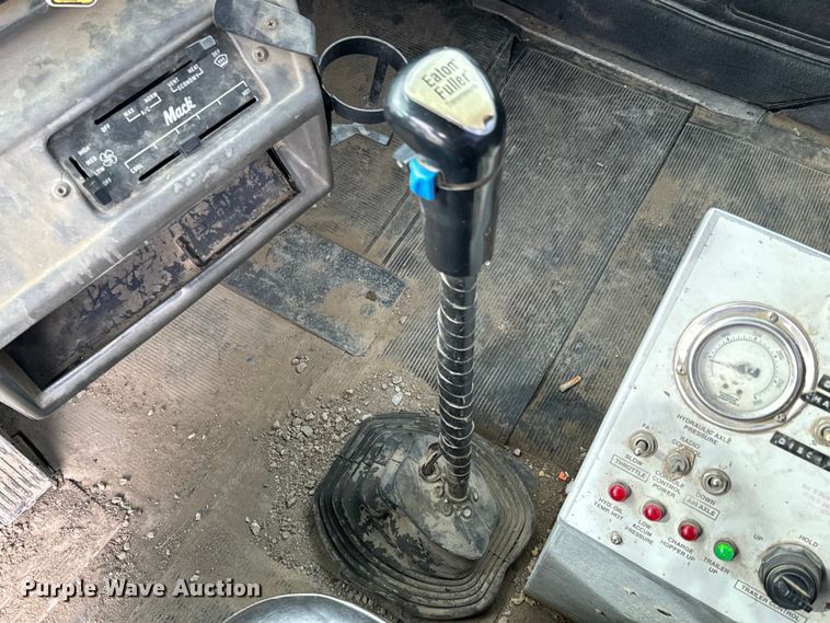 image for item OD9970 1999 Mack RD690S ready mix truck