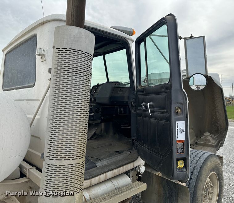 image for item OD9970 1999 Mack RD690S ready mix truck