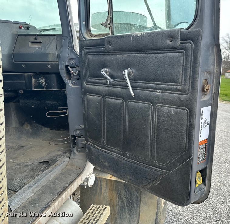 image for item OD9970 1999 Mack RD690S ready mix truck