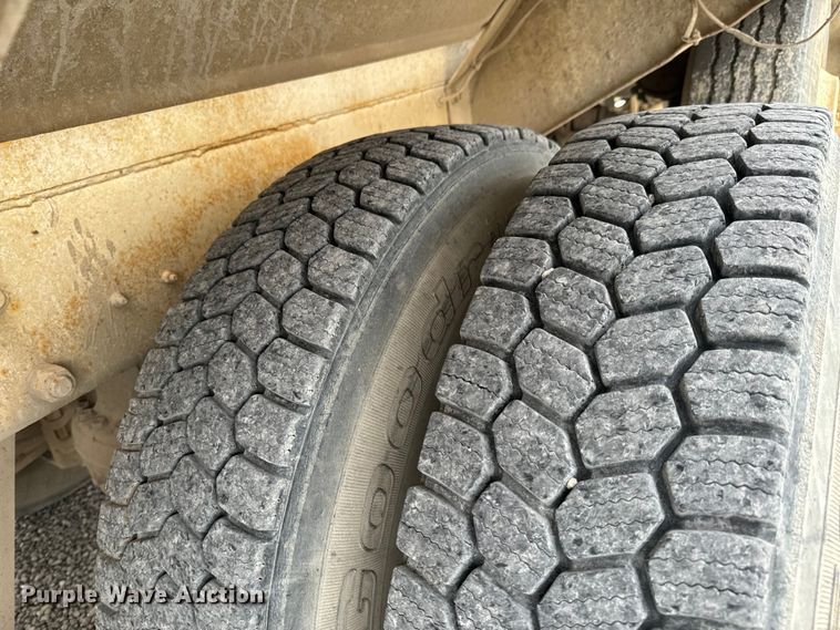 image for item OD9970 1999 Mack RD690S ready mix truck