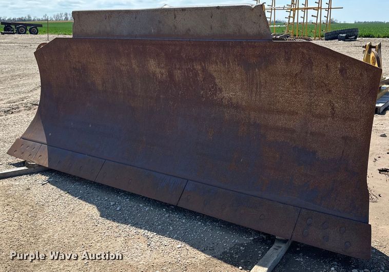 image for item OE9006 John Deere 850L dozer blade