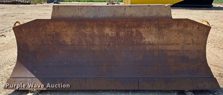 image for item OE9006 John Deere 850L dozer blade