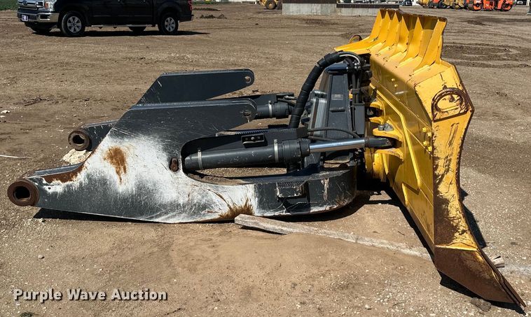 image for item OE9006 John Deere 850L dozer blade