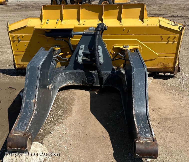 image for item OE9006 John Deere 850L dozer blade