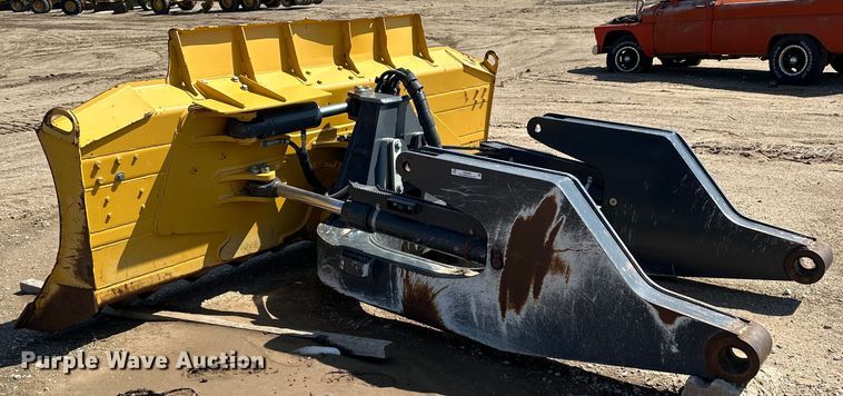 image for item OE9006 John Deere 850L dozer blade