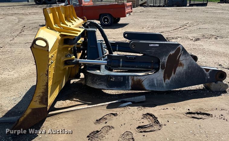 image for item OE9006 John Deere 850L dozer blade