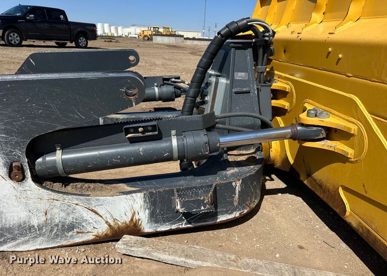 image for item OE9006 John Deere 850L dozer blade