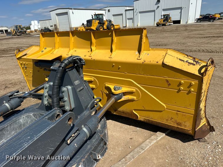 image for item OE9006 John Deere 850L dozer blade