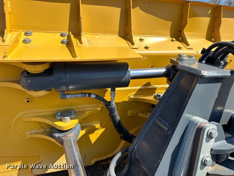 image for item OE9006 John Deere 850L dozer blade