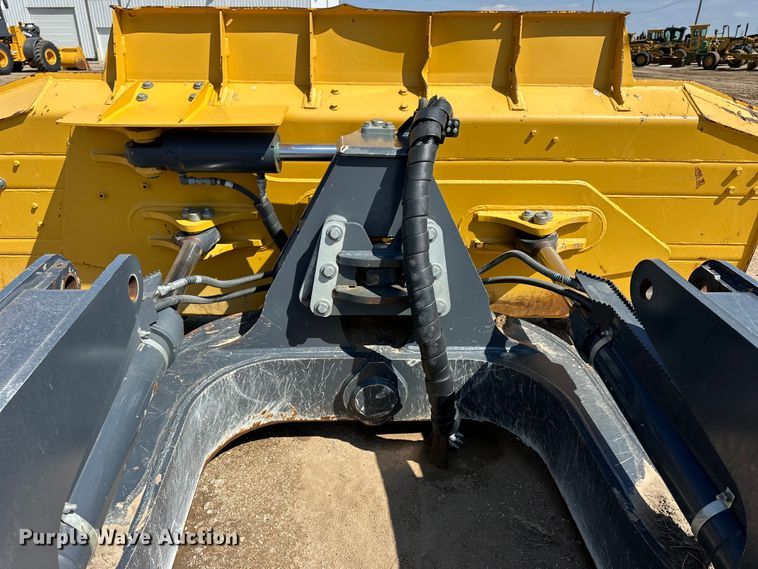 image for item OE9006 John Deere 850L dozer blade