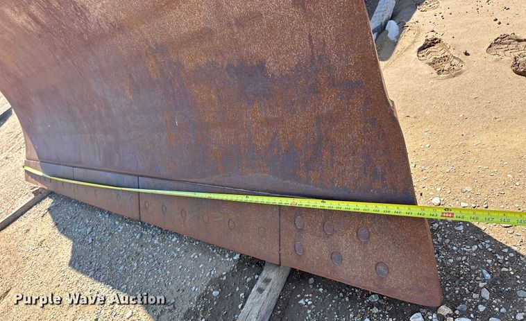 image for item OE9006 John Deere 850L dozer blade