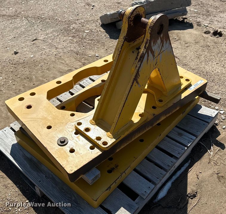 image for item OE9007 John Deere 850L dozer rear plate