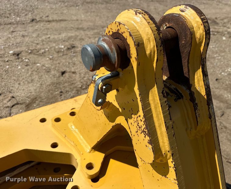 image for item OE9007 John Deere 850L dozer rear plate