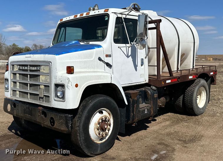image for item OE9008 1986 International S2300 water truck