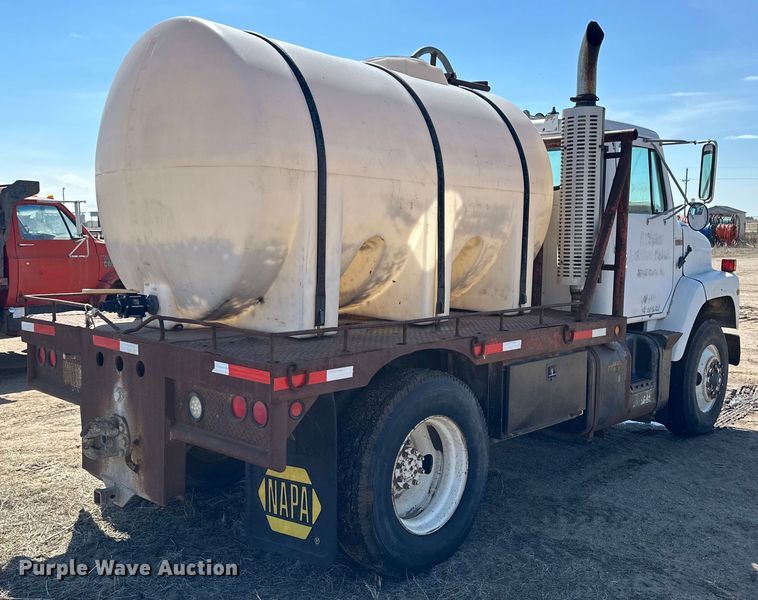 image for item OE9008 1986 International S2300 water truck