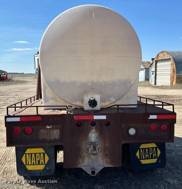 image for item OE9008 1986 International S2300 water truck