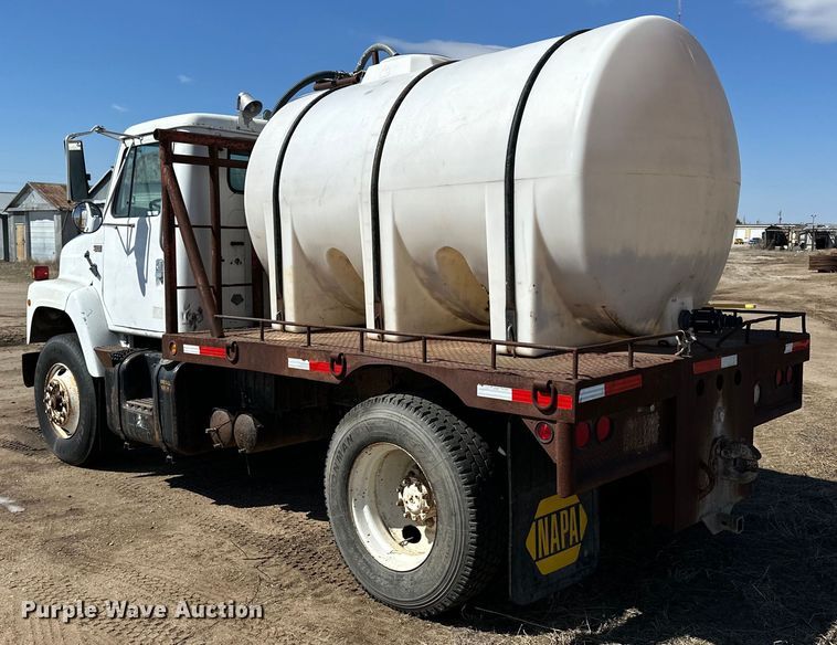 image for item OE9008 1986 International S2300 water truck