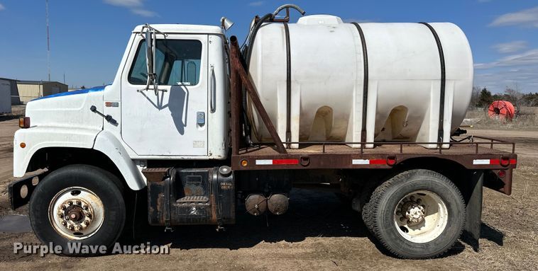 image for item OE9008 1986 International S2300 water truck
