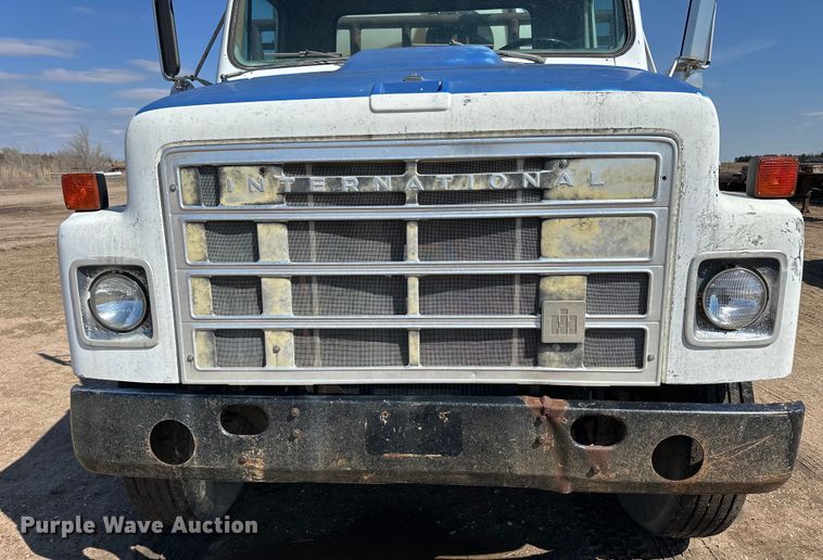 image for item OE9008 1986 International S2300 water truck