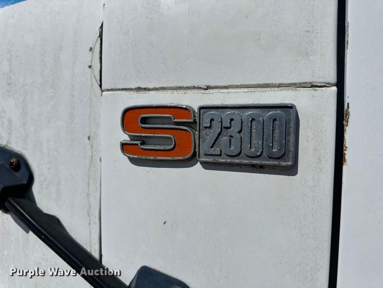 image for item OE9008 1986 International S2300 water truck