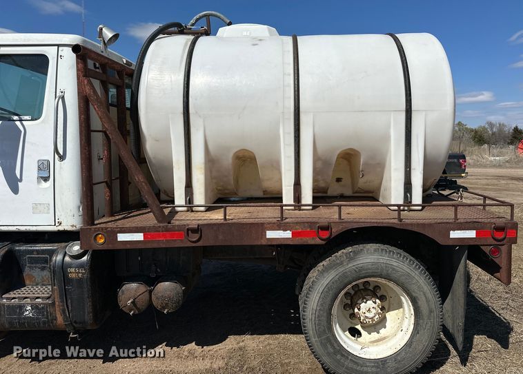 image for item OE9008 1986 International S2300 water truck