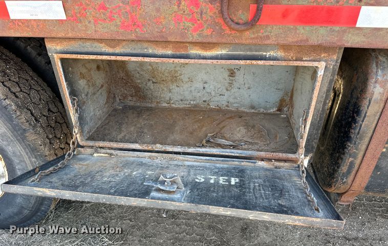 image for item OE9008 1986 International S2300 water truck