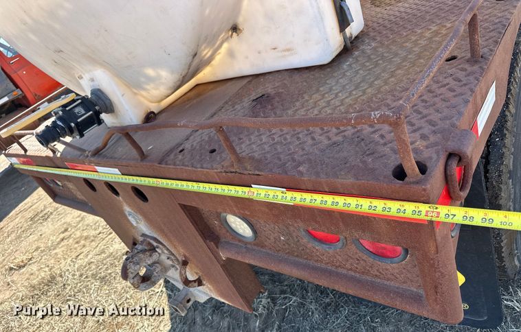 image for item OE9008 1986 International S2300 water truck