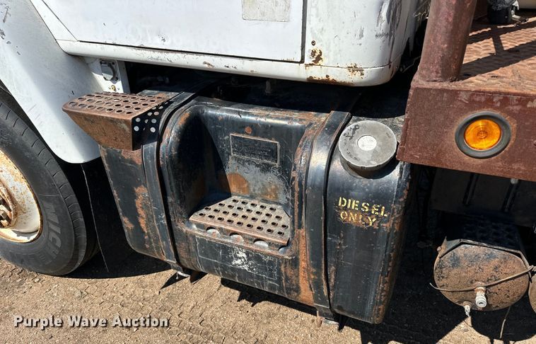 image for item OE9008 1986 International S2300 water truck