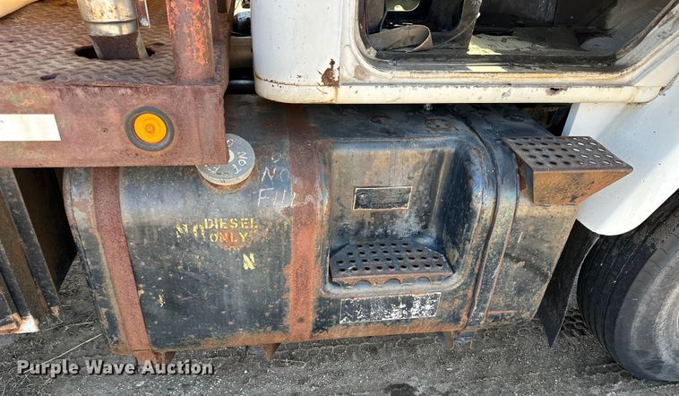 image for item OE9008 1986 International S2300 water truck